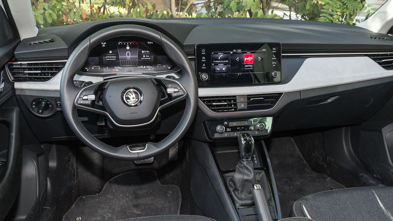 Skoda Scala VS Toyota Corolla. Ποιο ξεχωρίζει σε εξοπλισμό ασφάλειας και άνεσης.